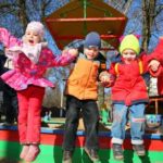 Maluch idzie do przedszkola – jak czyścić ubrania energicznych kilkulatków?