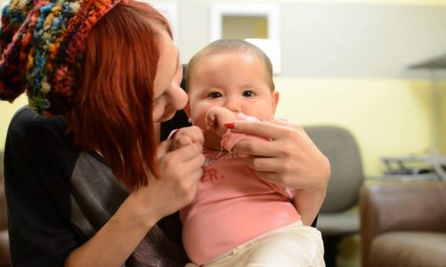 Pobranie w laboratorium krwi od dziecka
