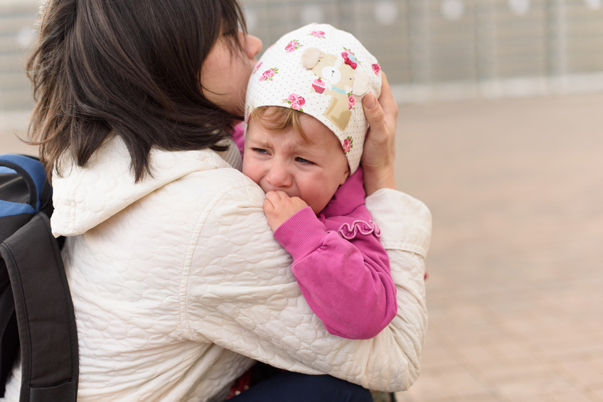 Dzieci muszą wypłakać się w domu. Polscy rodzice wychowują konserwatywnie