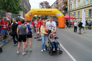 1. I RAFAKO P__maraton Racib_rz - Magda z rodzicami 01